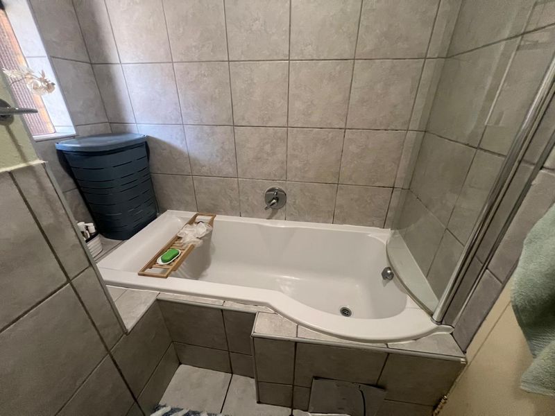 VERY NEAT GROUND FLOOR UNIT - Photo 10