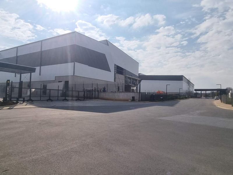 Section S5 | Premium Logistics Facility To Let in Jet Park – 10,288m2 - Photo 1