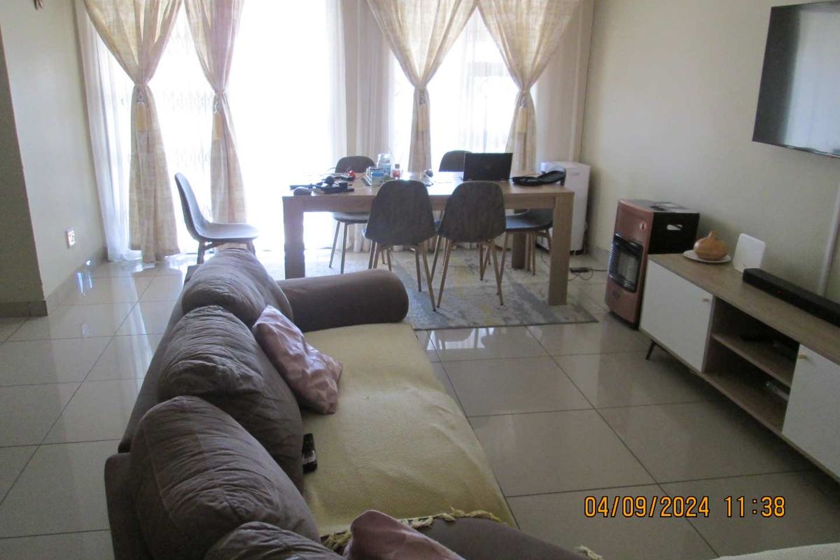 Spacious Townhouse Living in Sought-After Heaterview EX39 - Photo 5