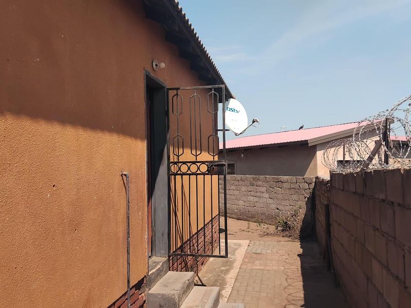 2 Bedroom for Sale in Mabopane Unit S - Photo 2