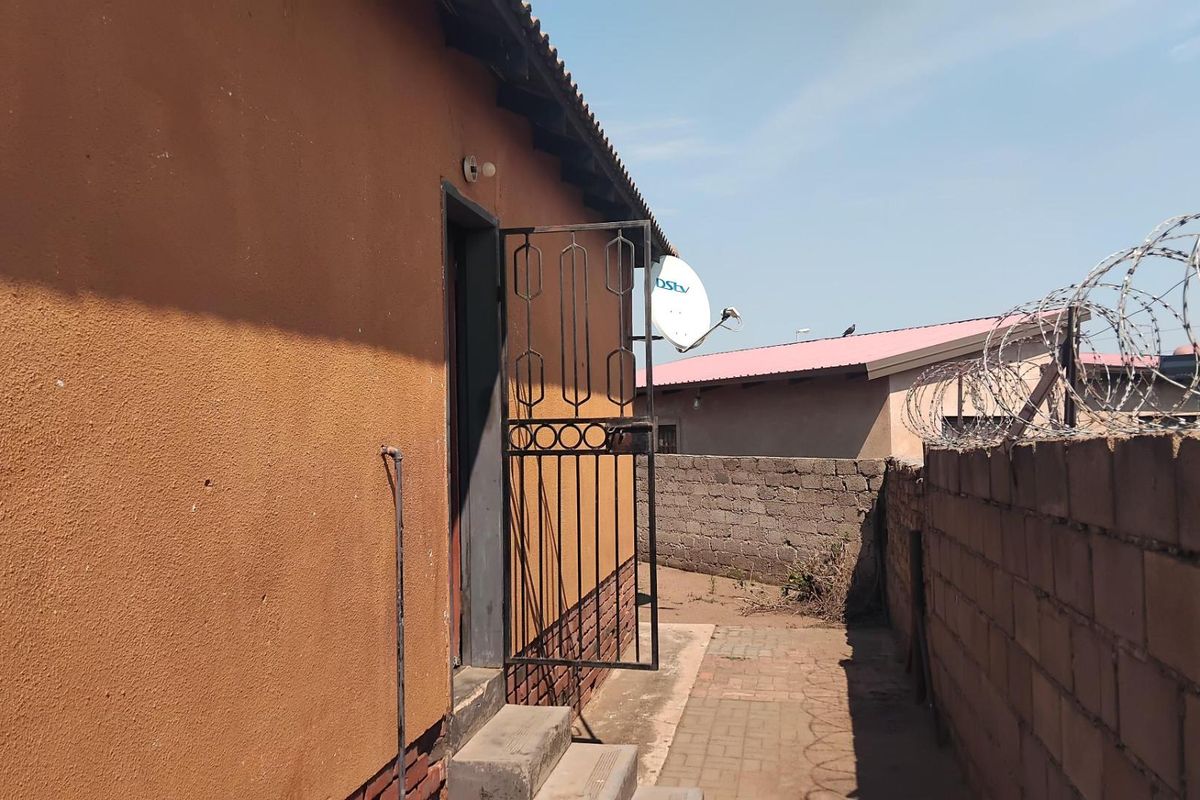 2 Bedroom for Sale in Mabopane Unit S - Photo 2
