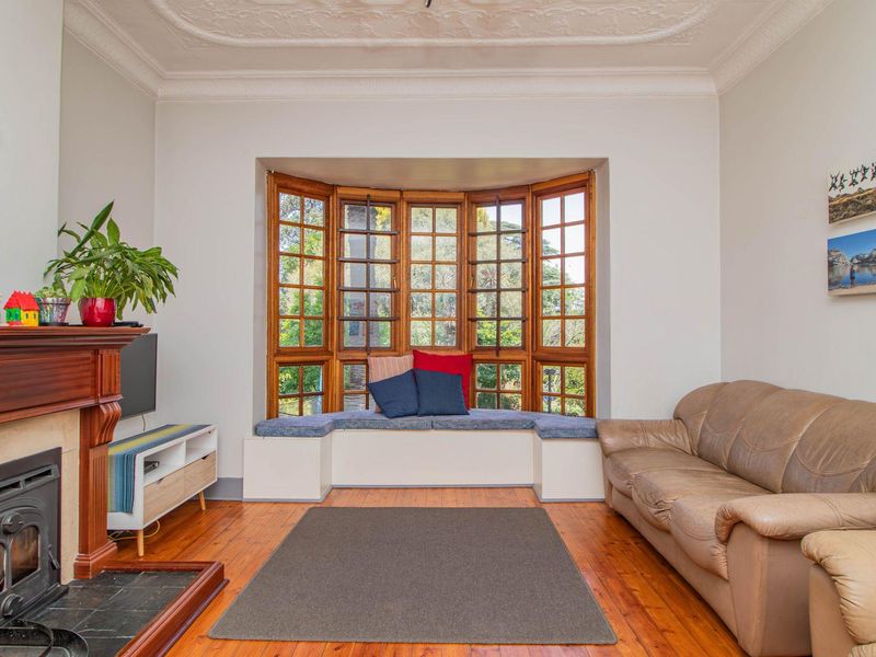 Endless Charm: Stunning Gardens & a Flatlet! - Photo 6