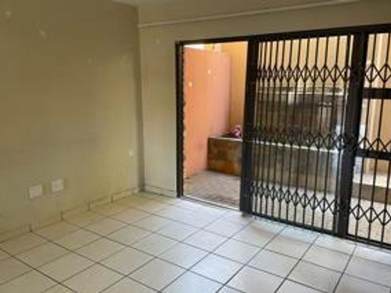 Modern 2 Bedroom Ground floor Unit for Sale! - Photo 4