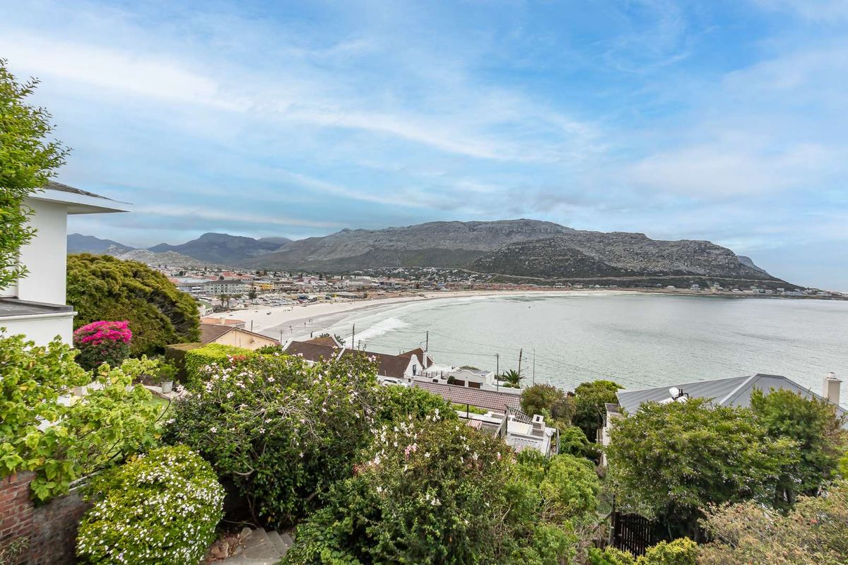 Multi-level Seaview home with flexible dual living options - Photo 5