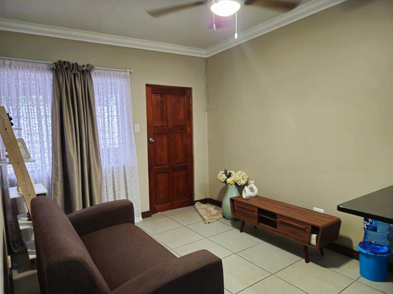 Modern  Apartment in Hartbeespoort - Photo 5