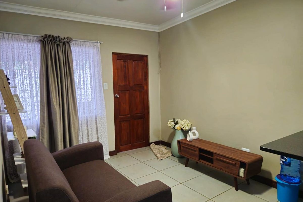 Modern  Apartment in Hartbeespoort - Photo 5