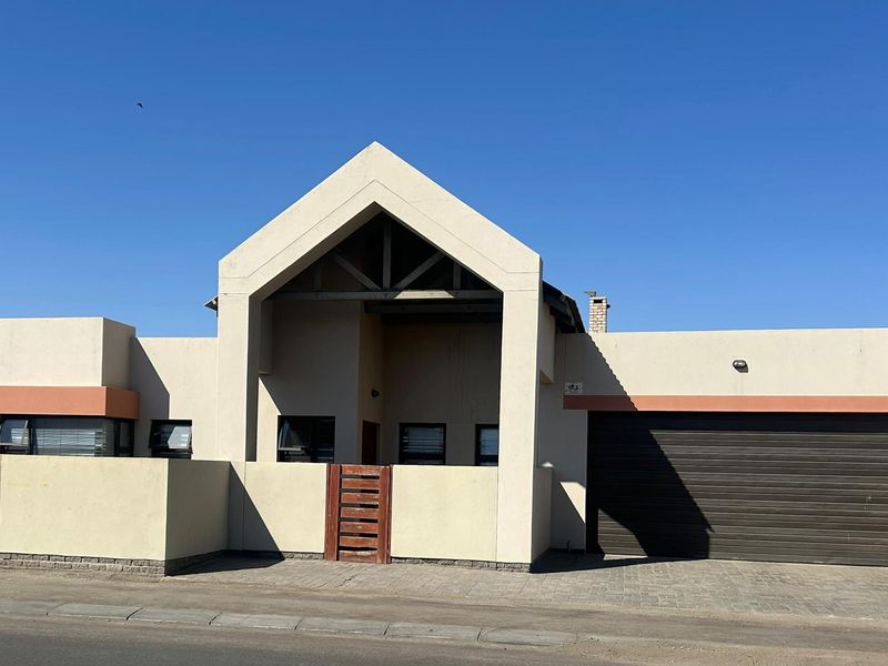 Freestanding House for Sale in Fairways Estate, Walvis Bay - Photo 1