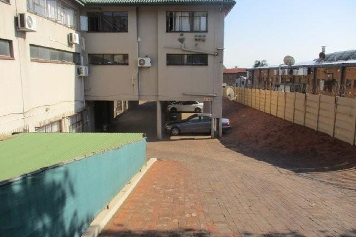 31.23 sqm OFFICE TO RENT IN MAGALIESKRUIN FOR R2650.00PM AVAILABLE IMMEDIATELY - Photo 3