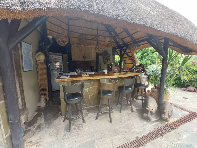**Charming Guesthouse for Sale in Suiderhof, Windhoek** - Photo 6