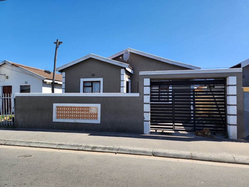 Charming Three-Bedroom Home for Sale in Site C, Khayelitsha - Photo 3