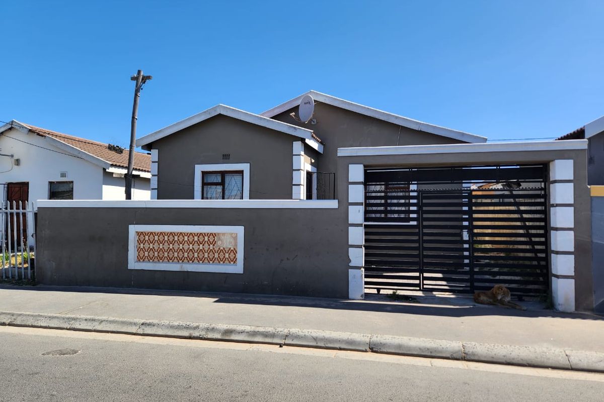 Charming Three-Bedroom Home for Sale in Site C, Khayelitsha - Photo 3