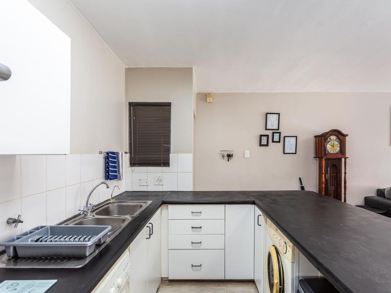 Modern Two Bedroom Ground-Floor Living in the Heart of Durbanville - Photo 7