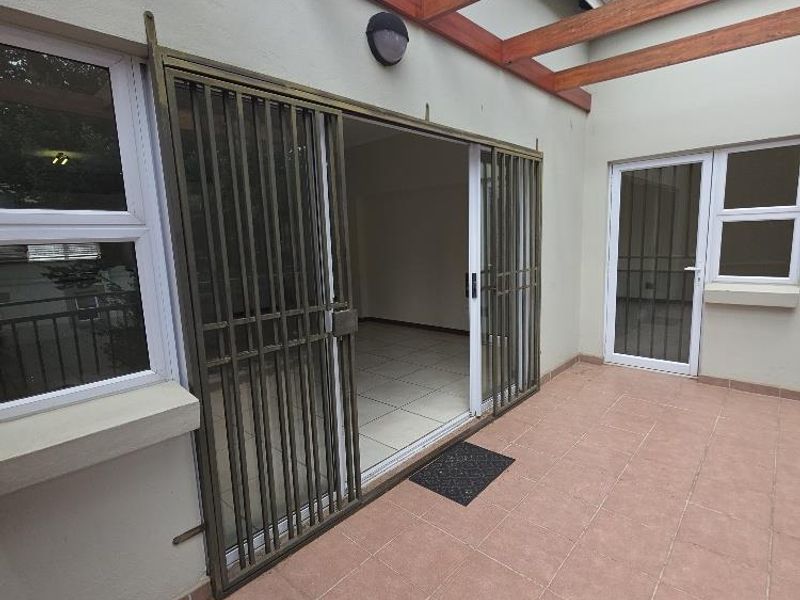 TREMENDOUS 2 BED 2 BATH APARTMENT IN THE BEAUTIFUL ARE OF PARKVIEW - Photo 7