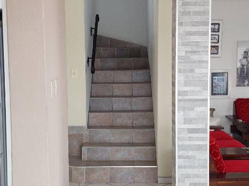 Excellent location close to beach and all amenities - Photo 10