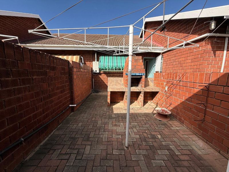 Beautiful 3 bedroom Townhouse for sale in Vryheid - Photo 3