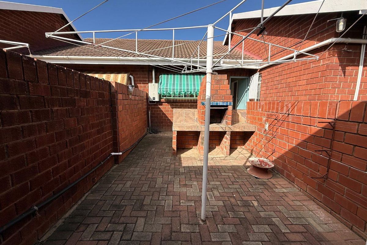 Beautiful 3 bedroom Townhouse for sale in Vryheid - Photo 3