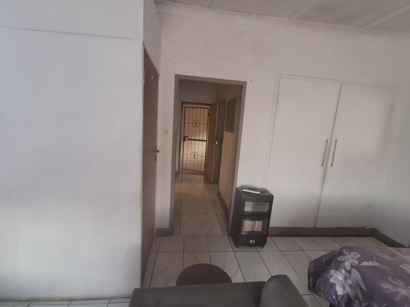 An Apartment  In Pretoria West - Photo 2