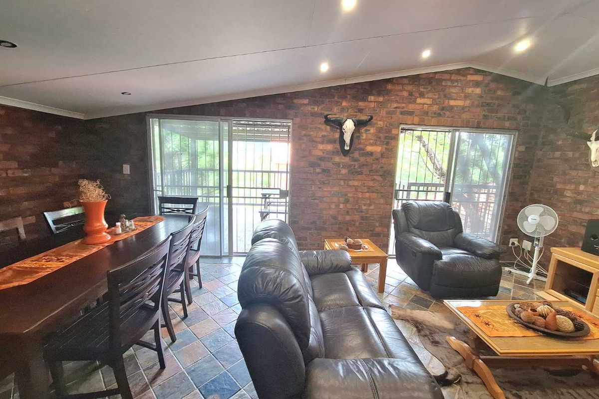 Stunning 6-Bedroom Property with Spectacular Views - Photo 2