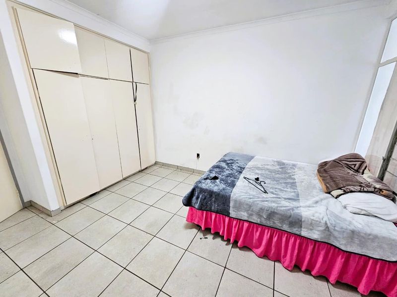 Spacious 1.5-Bedroom Apartment in Prime Queenswood Location - Photo 8