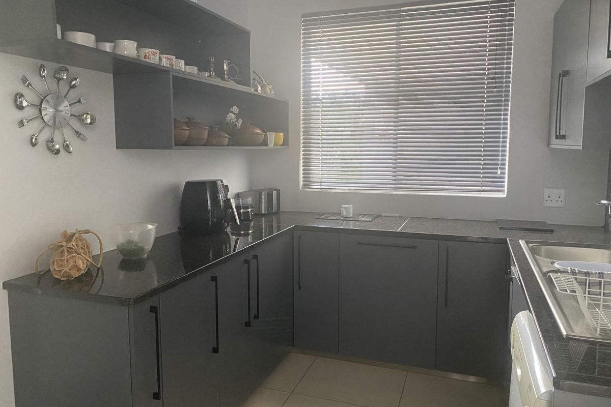 Modern 4 bedroom house on Omeya - Photo 4