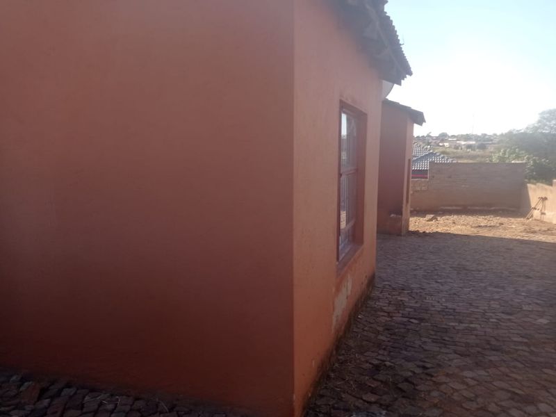 4 bedrooms house for sale in Soshanguve SS - Photo 3