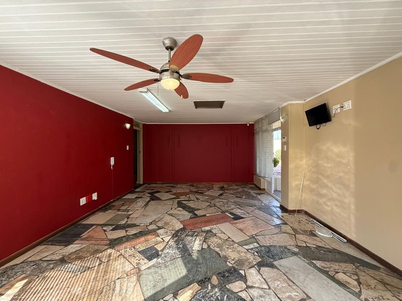 Freestanding Office Space To Let in a Prime Greenside Location - Photo 3