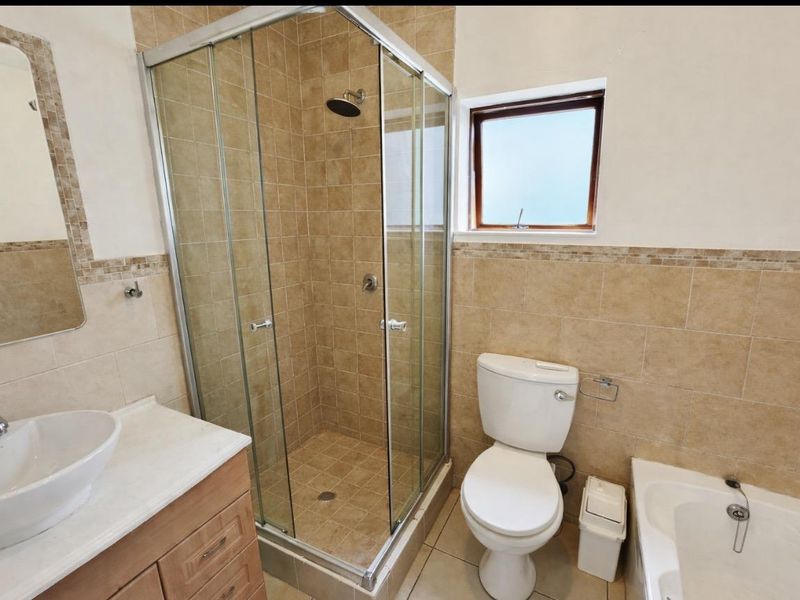 FULLY FURNISHED 2 BED 1 BATH TOWNHOUSE BENMORE - Photo 9