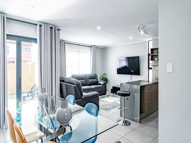 Experience Luxury Living at The Manhattan Lifestyle Estate - Photo 8