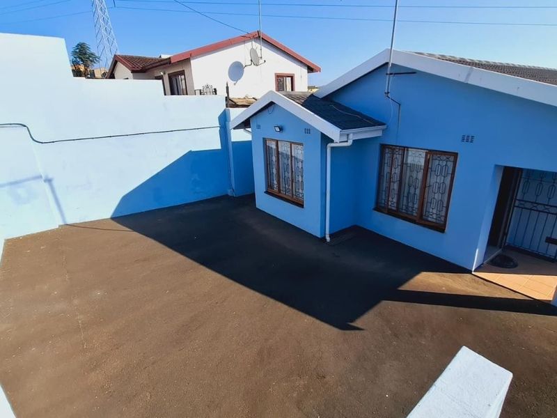 Your Newlands East Home Awaits! - Photo 2