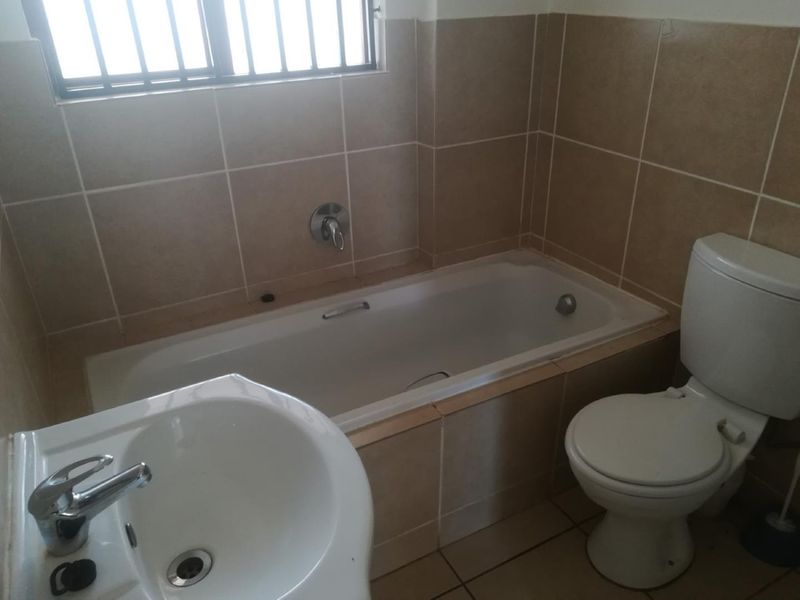 Welcome to this spacious 2-bedroom apartment, - Photo 9