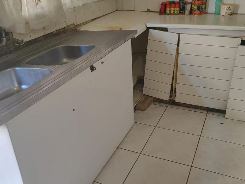 UNBELIEVABLE PRICE!  Luxurious Mansion House in Section 3, Mpumalanga! - Photo 6