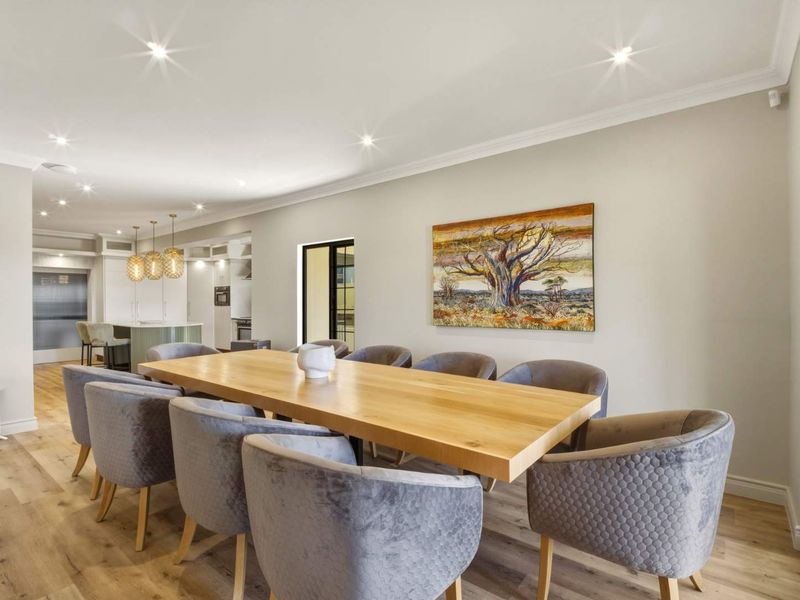 Prestigious 5-Bedroom Estate in Silver Oak Place, Waterkloof - Photo 4