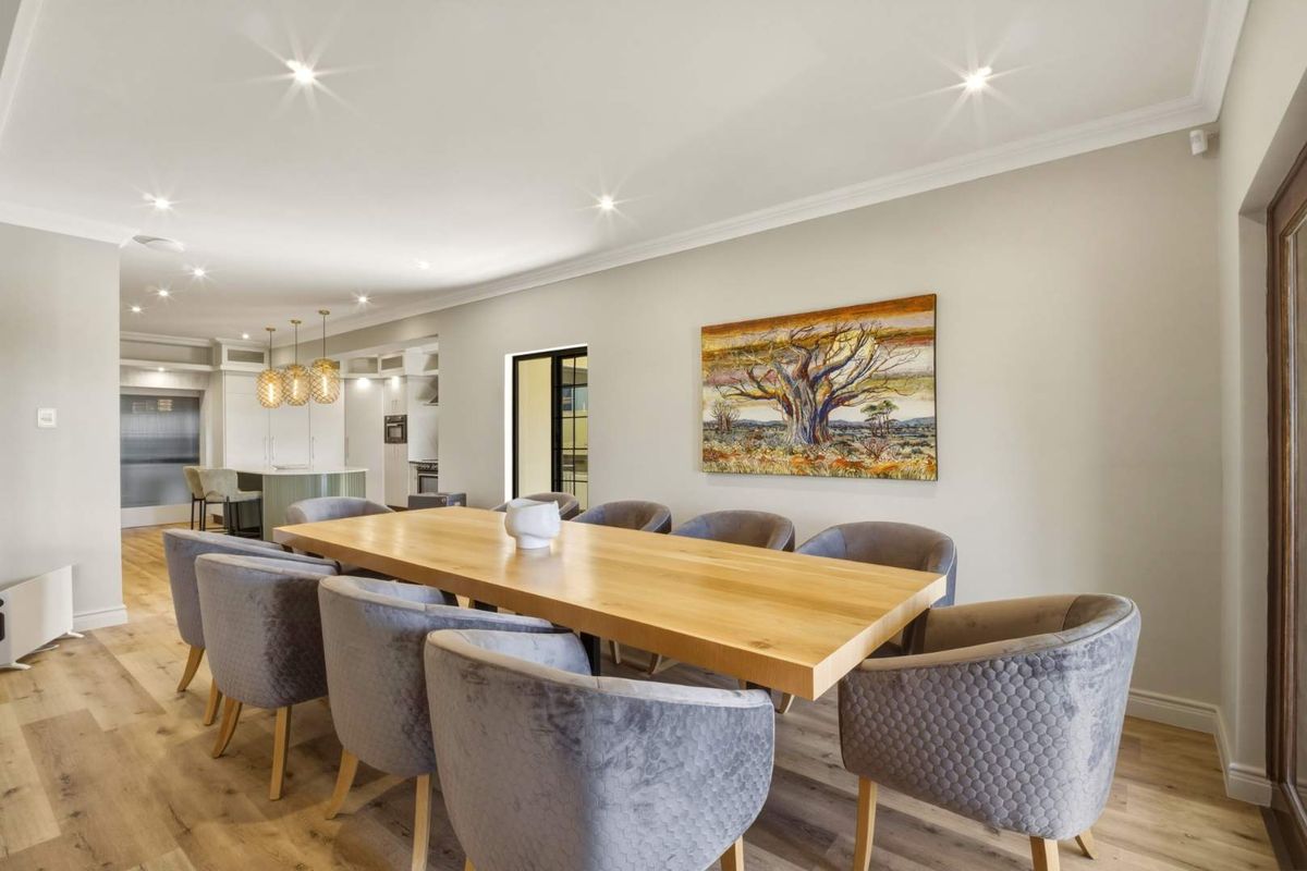 Prestigious 5-Bedroom Estate in Silver Oak Place, Waterkloof - Photo 4