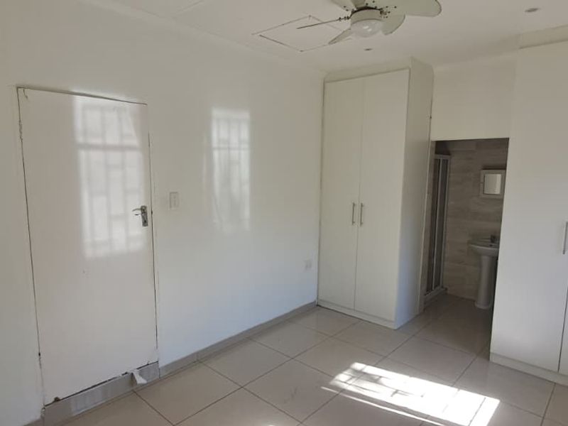 Step into this neat 2-bedroom granny flat, perfectly suited for comfortable everyday living. - Photo 4