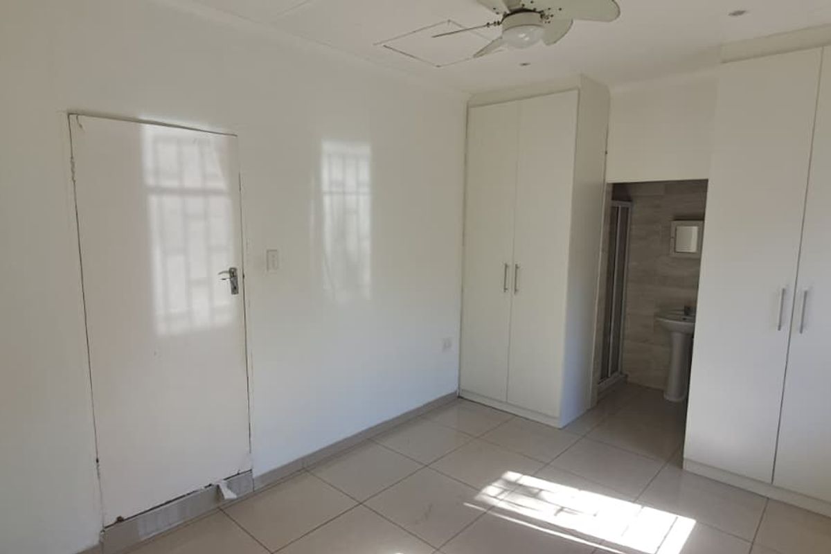 Step into this neat 2-bedroom granny flat, perfectly suited for comfortable everyday living. - Photo 4