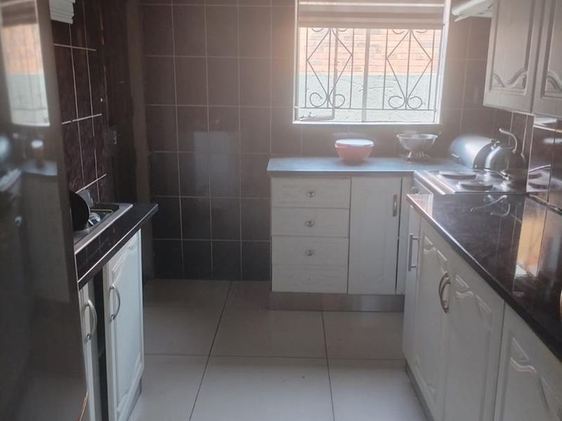 3 Bedroom in Mamelodi - Photo 5