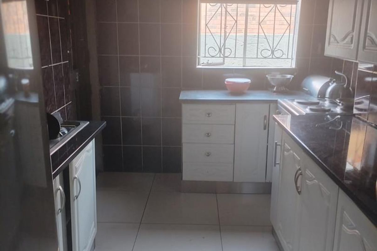 3 Bedroom in Mamelodi - Photo 5