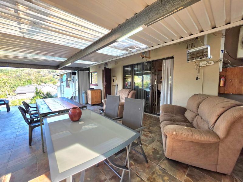 Spacious 4-Bedroom Family Home for Sale in Northdene/ Queensburgh - Photo 4