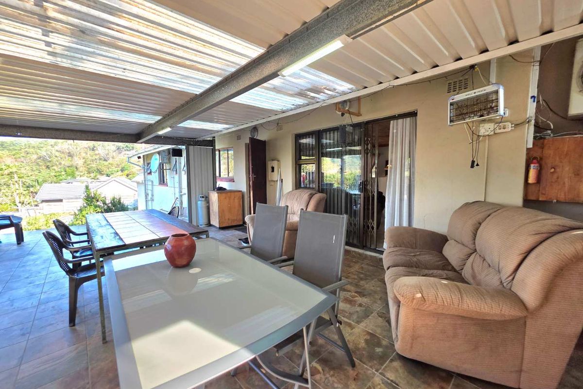 Spacious 4-Bedroom Family Home for Sale in Northdene/ Queensburgh - Photo 4