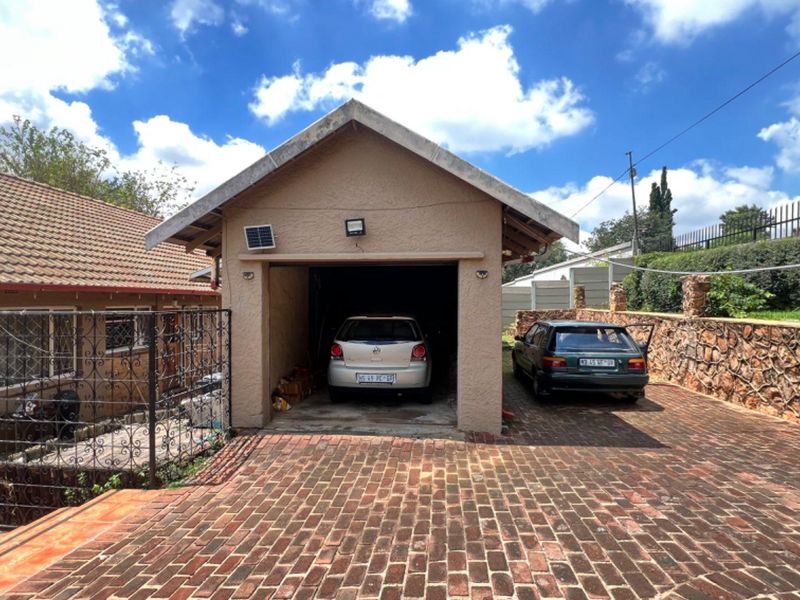 Prime Location Gem: Your Dream Family Home Awaits!" - Photo 4