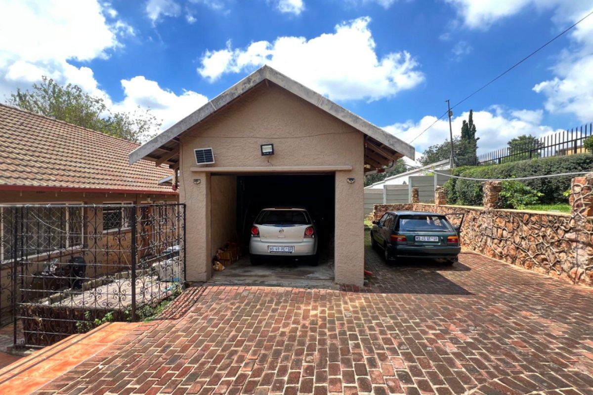 Prime Location Gem: Your Dream Family Home Awaits!" - Photo 4