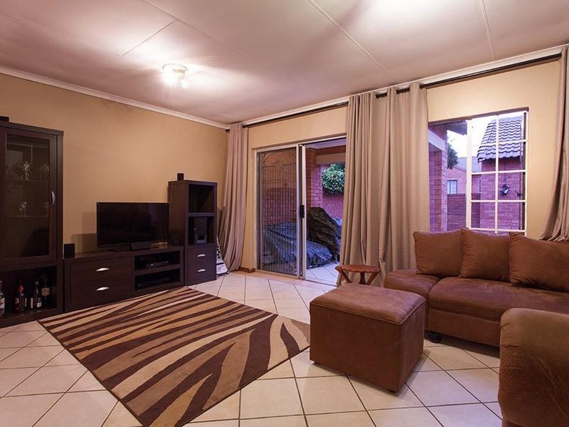 2 Bedroom simplex in Moreleta Park for sale - Photo 5