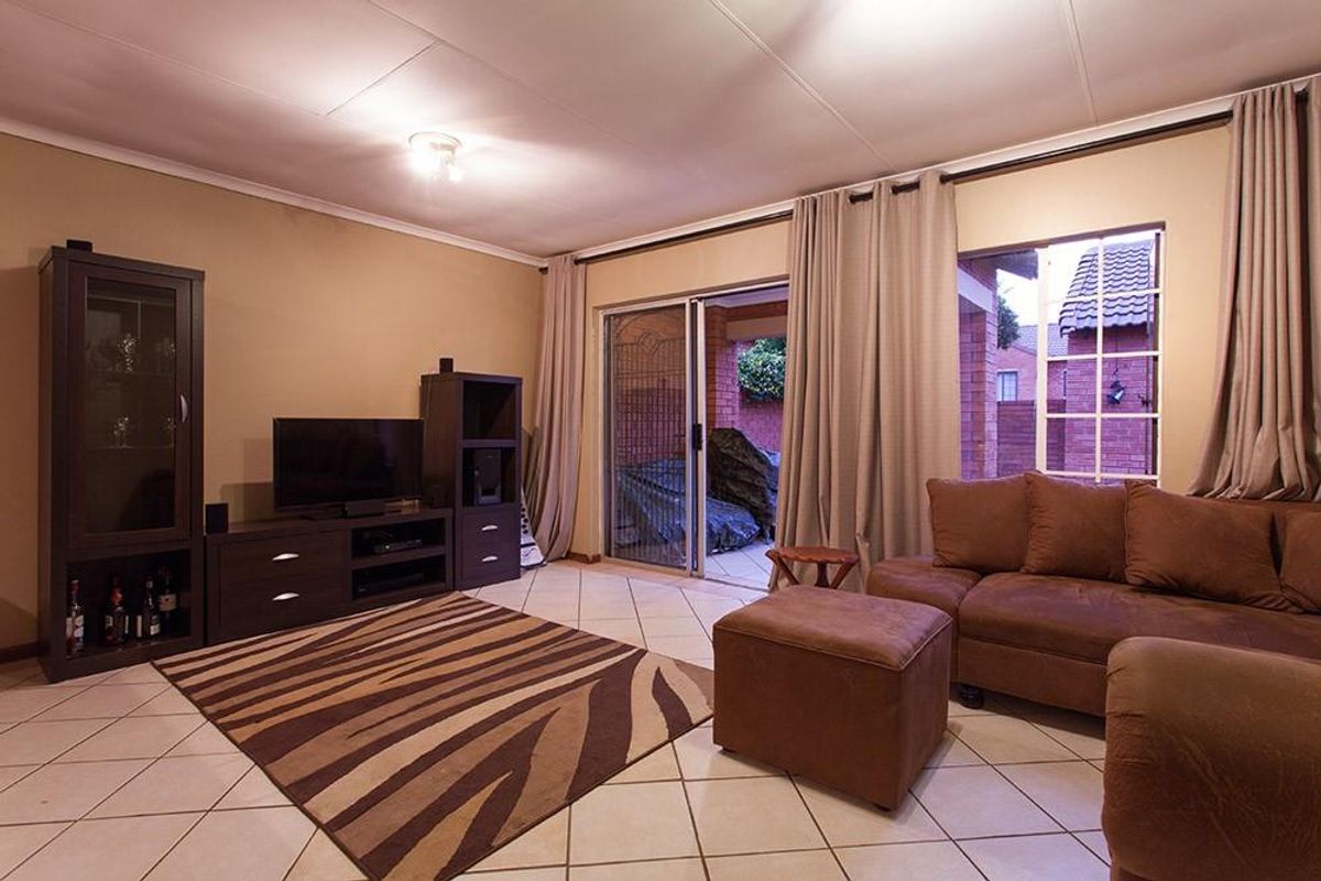 2 Bedroom simplex in Moreleta Park for sale - Photo 5