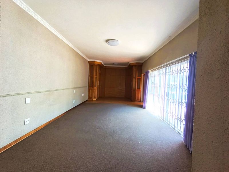 Grand Family Retreat, Bordering Waverley - Photo 10