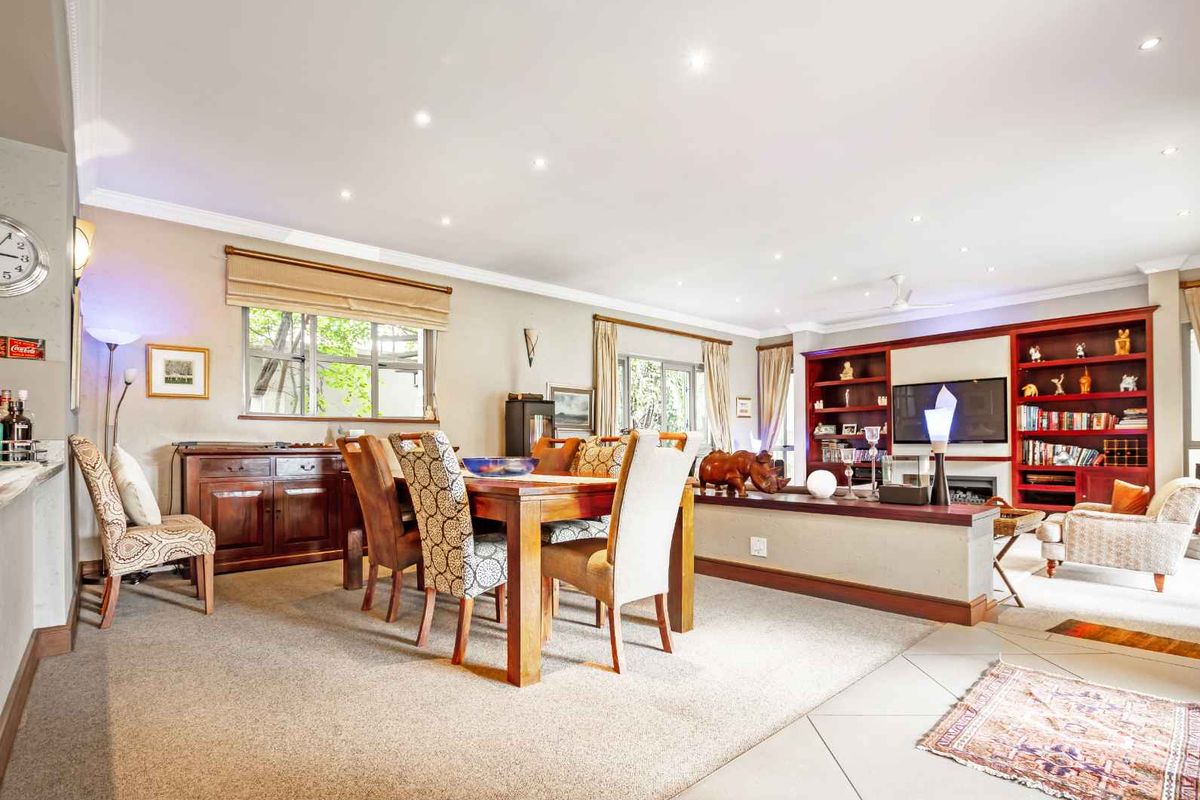 PERFECT HOME FOR THE AVID ENTERTAINER - Photo 4