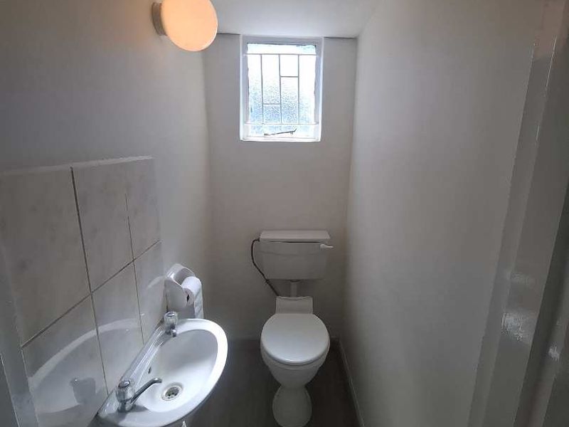 COSY TOWNHOUSE FOR FIRST TIME HOME OWNERS OR INVESTORS - Photo 3