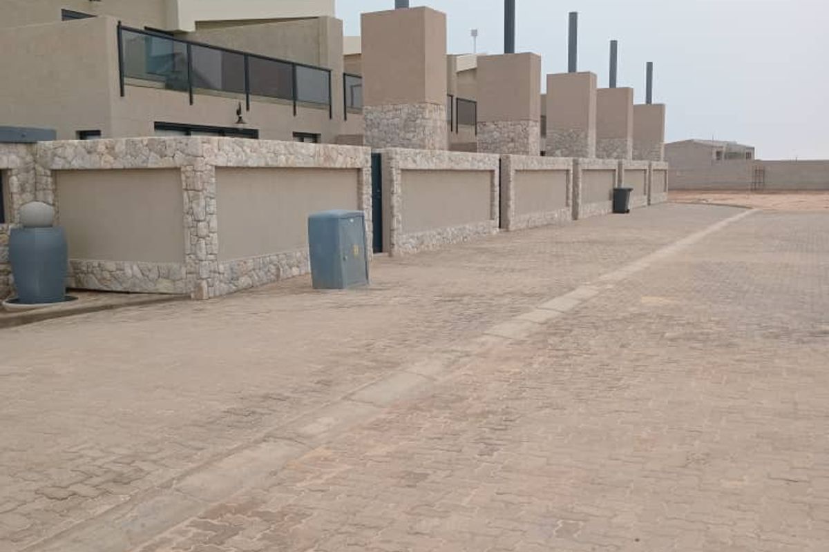 SEA VIEW TOWNHOUSE FOR SALE IN HENTIES BAY - INVESTMENT OPPORTUNITY - Photo 2