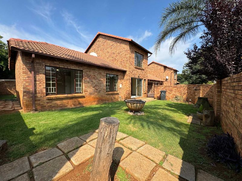 Stunning 3 bedroom townhouse to rent in Weltevredenpark - Photo 5