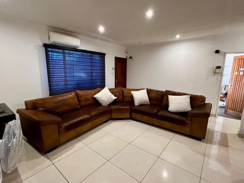 Move in ready house with quality finishes - Photo 9