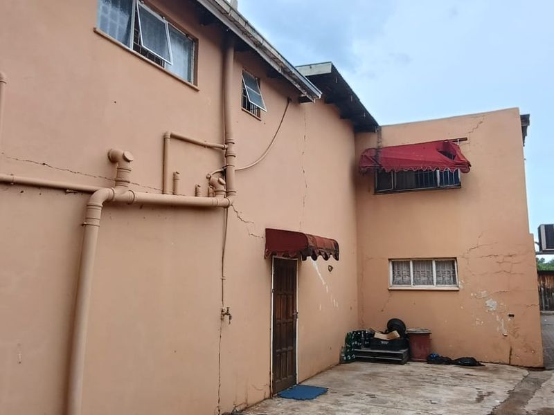 DESIGN YOUR OWN MILTIFARIOUS DUBBELSTORY HOUSE. STRONG WATER. LARGE WOKSHOP. VIEW  TO PLAN. - Photo 2